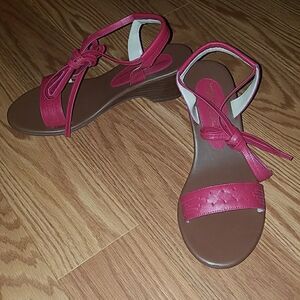 Newport News wrap leather sandal Sz 8.5 NEW